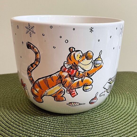 Disney Winnie the Pooh Christmas planter medium NWOT - Picture 5 of 11